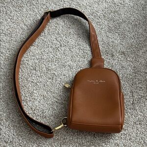 Elegant Tan Crossbody Bag by [Brand]